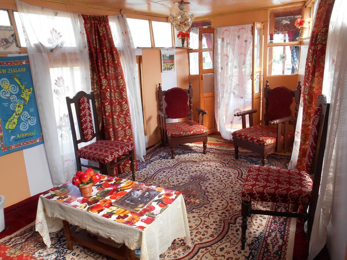 Houseboat Dunhill Bed and Breakfast Srīnagar Zewnętrze zdjęcie