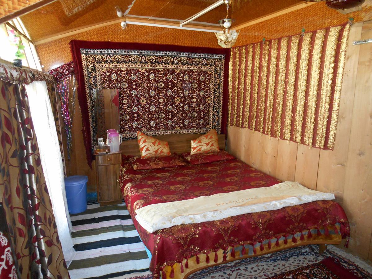 Houseboat Dunhill Bed and Breakfast Srīnagar Zewnętrze zdjęcie