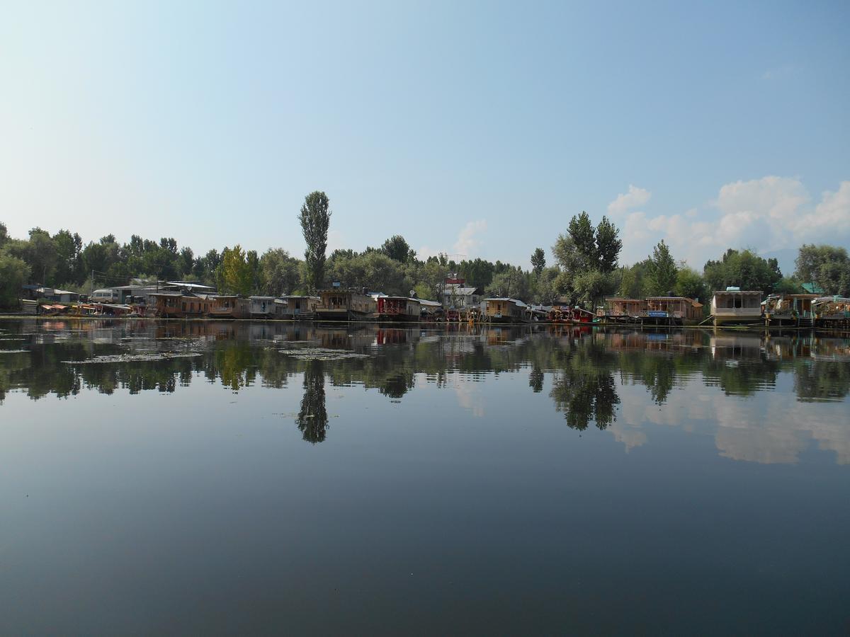 Houseboat Dunhill Bed and Breakfast Srīnagar Zewnętrze zdjęcie